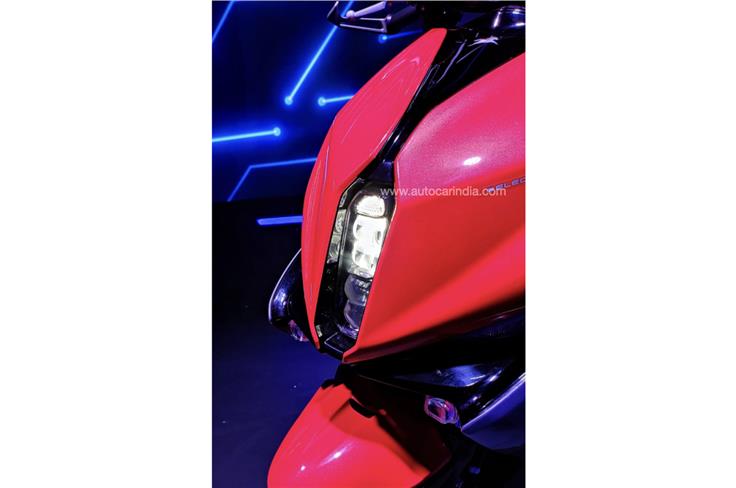 The X is a feature rich scooter with all-LED lighting, single-channel ABS and a 10.25-inch TFT dash. 